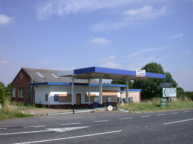 File:Closed petrol station on A603 - Geograph - 896378.jpg