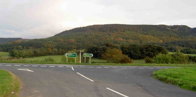 File:Turn left for Guisborough, right for Thirsk - Geograph - 1004798.jpg