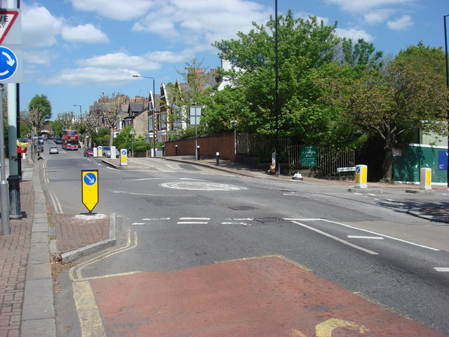 File:B550, Muswell Hill Road - Geograph - 1586974.jpg