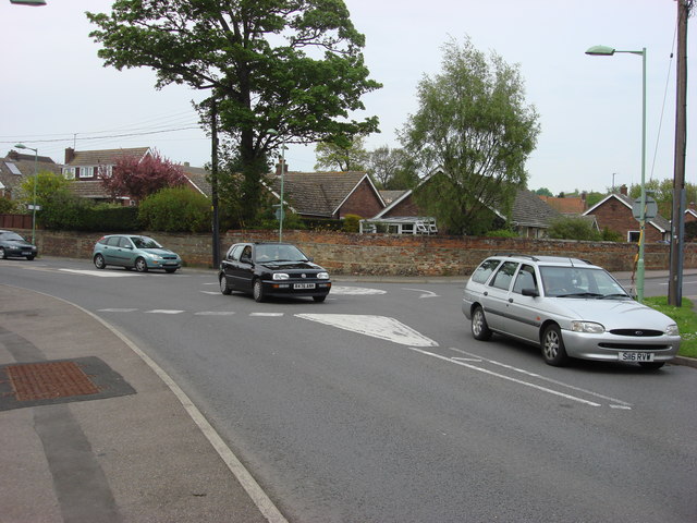 File:Mini-roundabout on the B1508 - Geograph - 788571.jpg