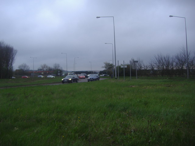 File:Grass lane divider on the A5 roundabout Fenny Stratford - Geograph - 2882487.jpg