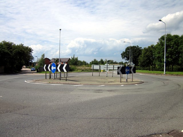 File:The Roundabout at Hampton Heath - Geograph - 3589702.jpg