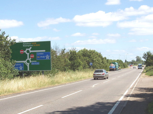 File:A418 crosses the M40 near Wheatley.jpg