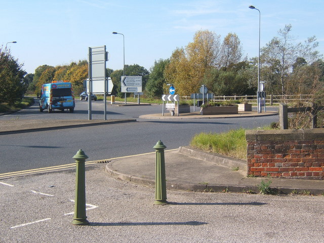 File:Roundabout for the A137 and the B1456 to Shotley - Geograph - 1001634.jpg