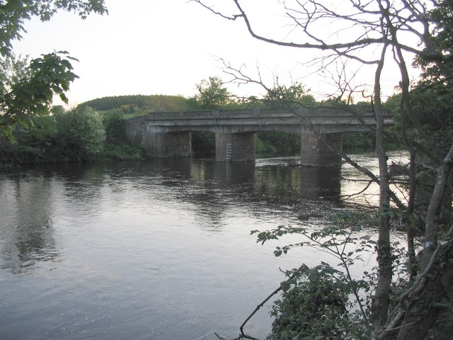 File:Tarholm Bridge - Geograph - 182051.jpg