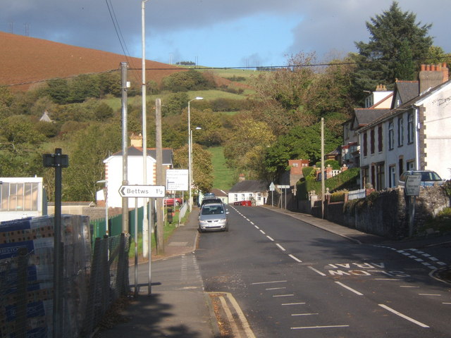 File:Llangeinor near the turn for Bettws - Geograph - 1019749.jpg