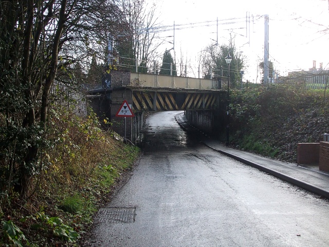 File:Low bridge on Old Watling Street - Geograph - 1608982.jpg