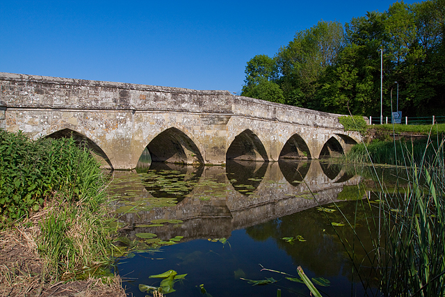 File:Town Bridge, Sturminster Newton - Geograph - 1318978.jpg