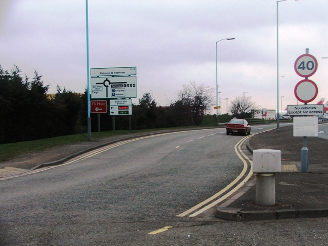 File:Private road at Heathrow Airport - Coppermine - 5145.jpg