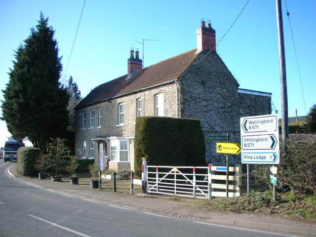 File:Stone Cross Farm (C) Will Lovell - Geograph - 120205.jpg