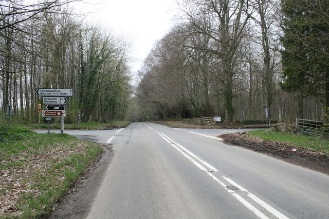 File:Crossroads on the B4077 - Geograph - 1469405.jpg