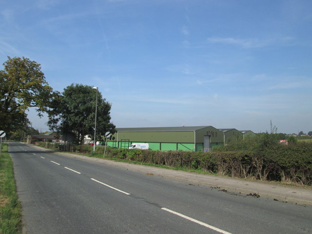 File:Commonside Farm - Geograph - 3675325.jpg