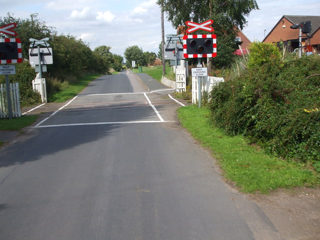 File:Field Lane Level Crossing - Geograph - 1427352.jpg