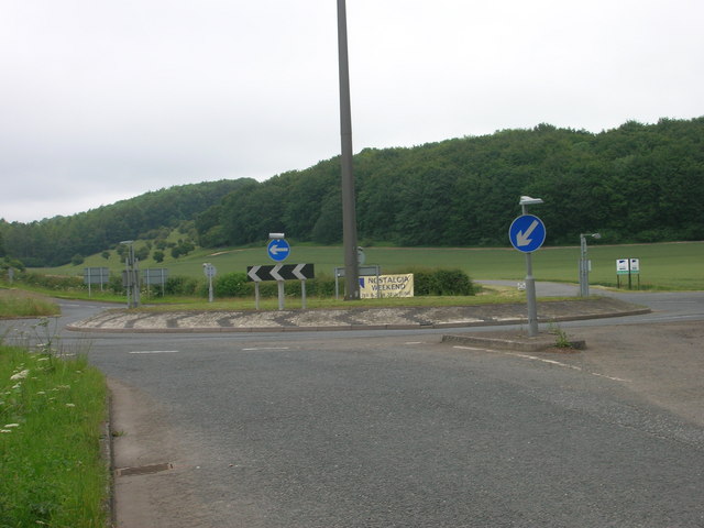 File:Roundabout on the B1251 - Geograph - 1374937.jpg