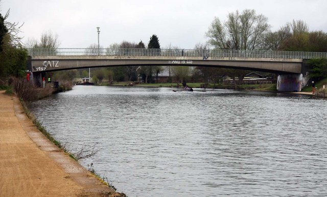 File:Donnington Bridge from the towpath - Geograph - 1253303.jpg
