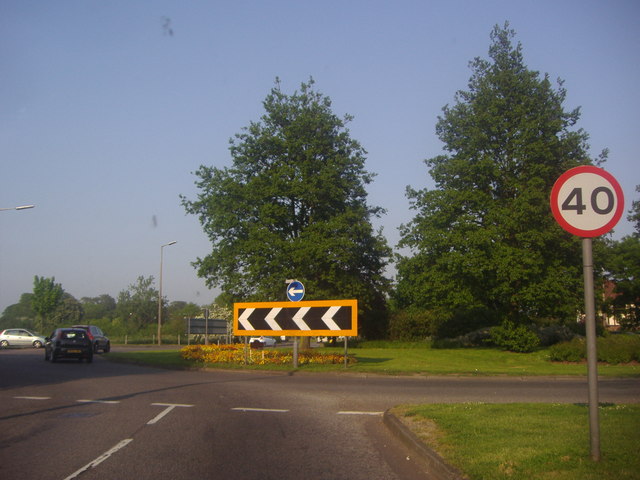 File:Roundabout on Southchurch Boulevard - Geograph - 2959549.jpg