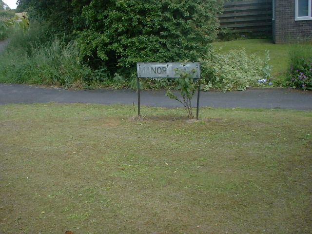 File:A64-21-Manor Heath sign - Coppermine - 1629.jpg