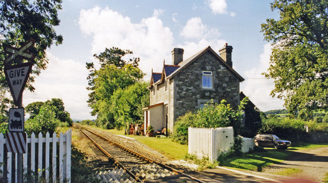 File:Glanrhyd station (remains), 1999 (C) Ben Brooksbank - Geograph - 3561399.jpg