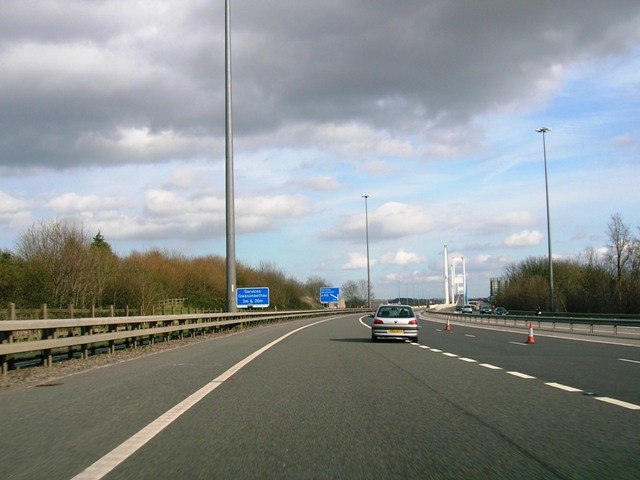 File:M48 - eastbound approach towards the Wye Bridge. - Coppermine - 5505.jpg