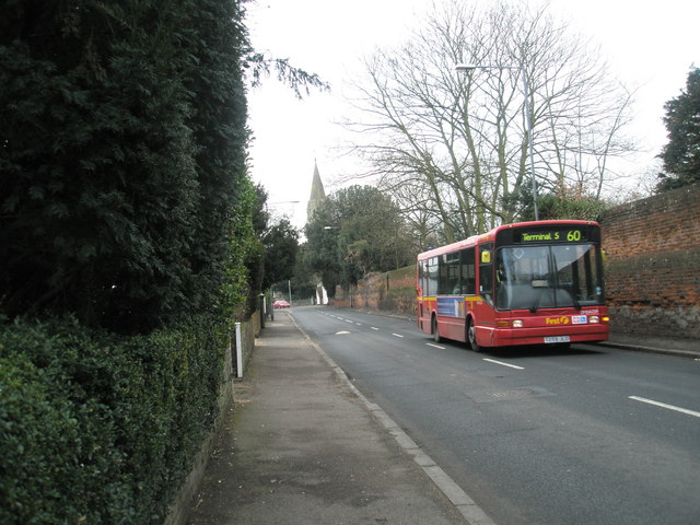 File:Bus in London Road - Geograph - 1173932.jpg