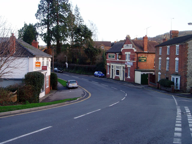 File:The Carpenters Arms, Dursley - Geograph - 316752.jpg