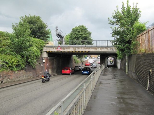 File:The Botley Road rail bridge - Geograph - 1415944.jpg