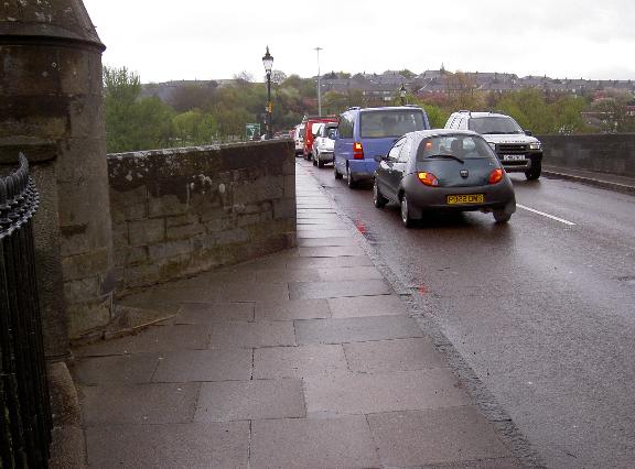 File:A90 Bridge Of Dee Footpath - Coppermine - 2069.jpg