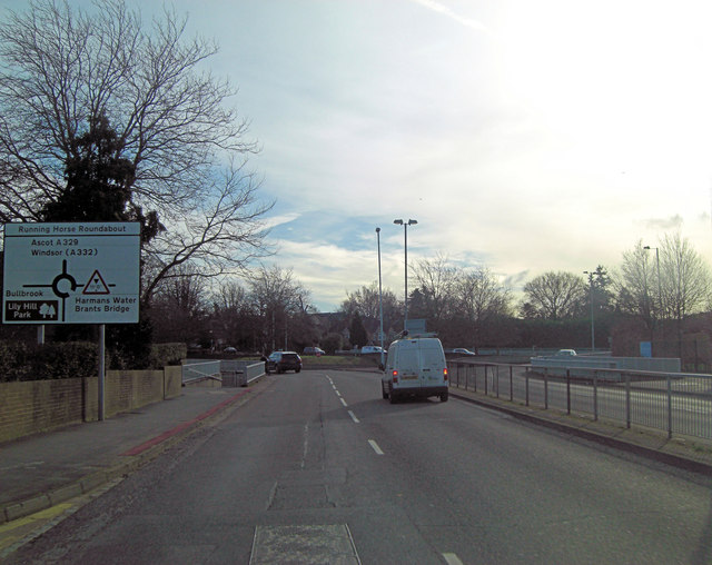 File:A329 approaches the Running Horse Roundabout - Geograph - 3326023.jpg