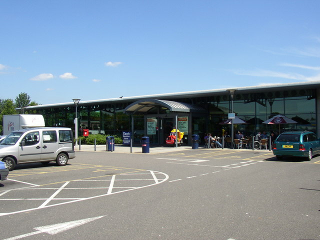 File:Rothersthorpe motorway services - Geograph - 455964.jpg