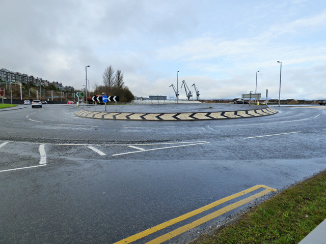 File:Roundabout on the A8 at Port Glasgow - Geograph - 4834406.jpg