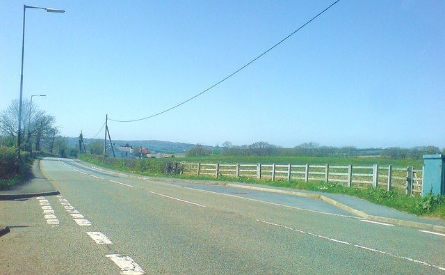 File:Road to Drefach (C) Deborah Tilley - Geograph - 1275782.jpg