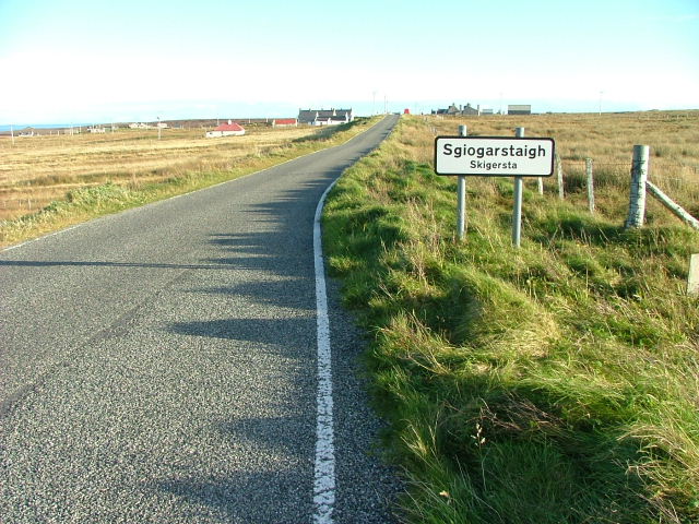 File:Road to Sgiogarstaigh - Geograph - 573137.jpg