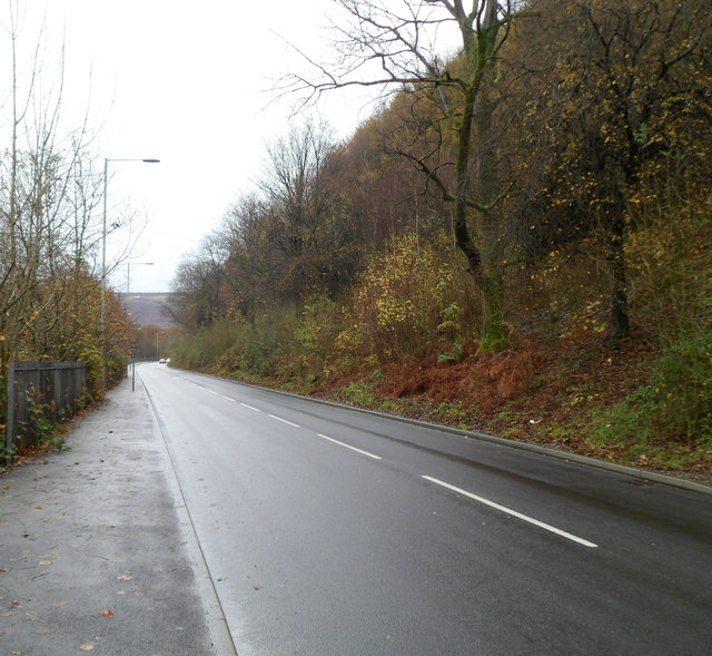 File:Steep-sided road to Llwynypia from Gelli (C) Jaggery - Geograph - 3064715.jpg