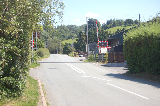 File:Abermule level crossing (C) John Firth - Geograph - 1368616.jpg