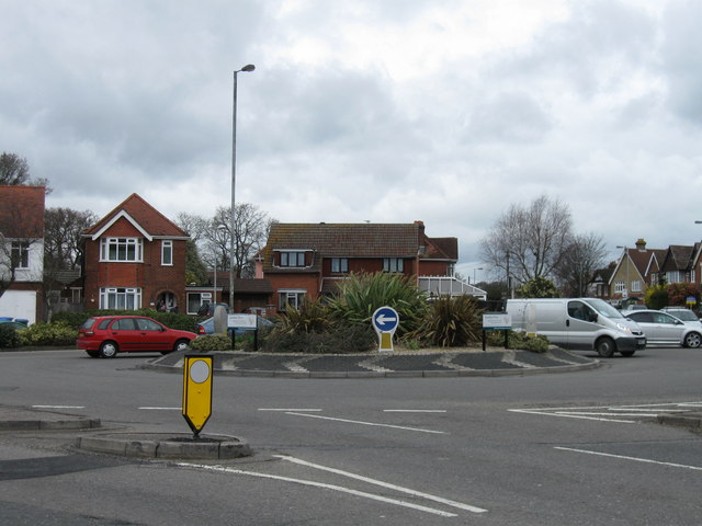 File:Roundabout at the top of Hill Lane - Geograph - 1780295.jpg