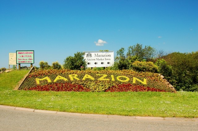 File:Marazion sign made from flowers.jpg