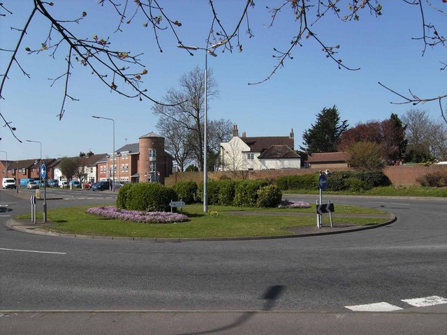 File:Small roundabout on the A32 - Geograph - 1364064.jpg