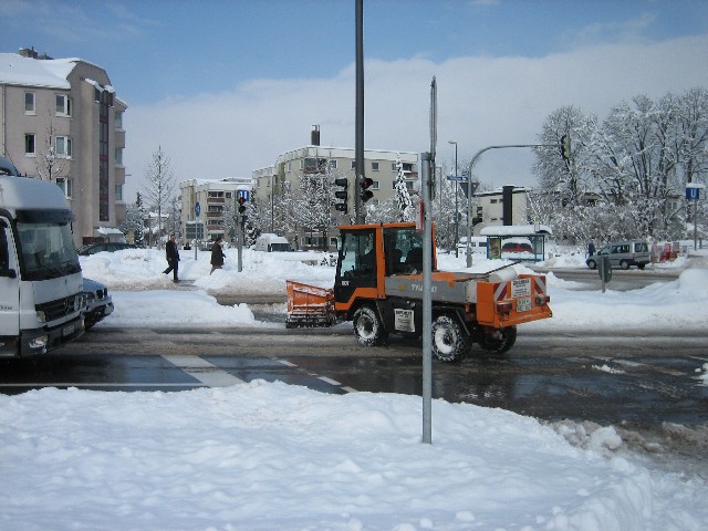 File:The cycle path snow plough - Coppermine - 21380.JPG