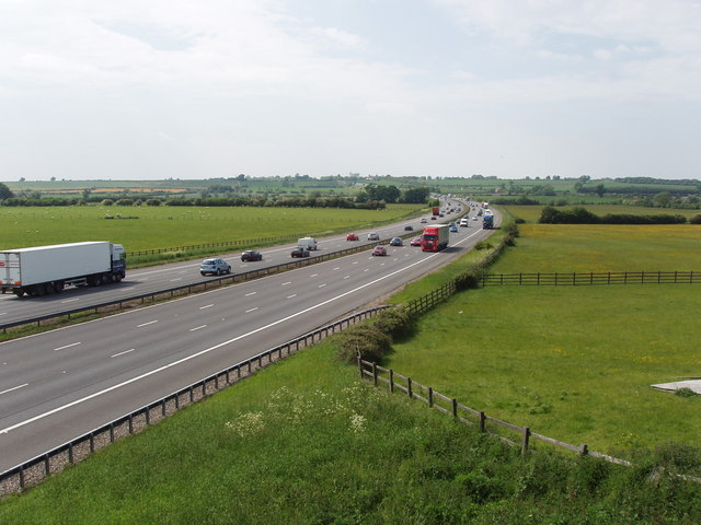 File:M40 motorway near Tetsworth - Geograph - 179419.jpg