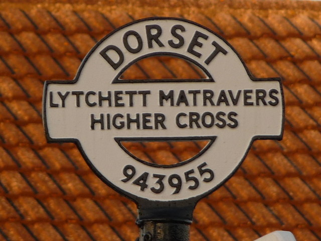 File:Lytchett Matravers- detail of Higher Cross finger-post - Geograph - 1741476.jpg