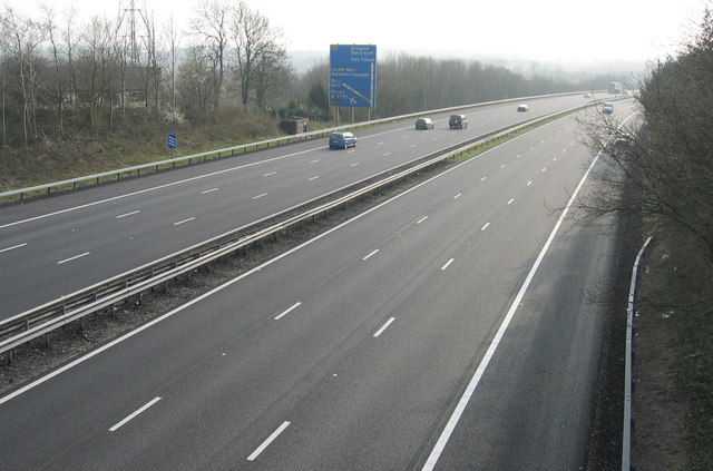 File:M4 Motorway, East of Junction 33 - Geograph - 380287.jpg