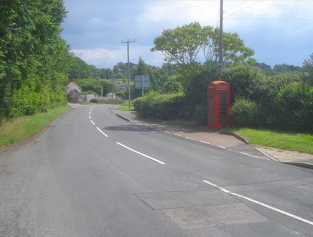 File:Telephone box at Crow Hill - Geograph - 1529617.jpg