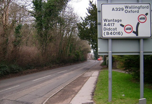 File:Wallingford Road (north), Streatley - Geograph - 1440252.jpg