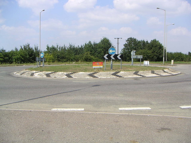 File:Roundabout on the A4146 - Geograph - 210507.jpg