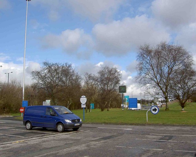File:The entrance to Birch motorway services from the M62 motorway west - Geograph - 1222291.jpg