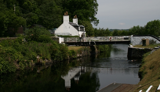 File:B841-crinan.jpg