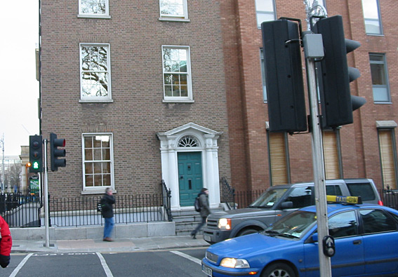 File:Pedestrian crossing, Kildare Street, Dublin - Coppermine - 10501.jpg