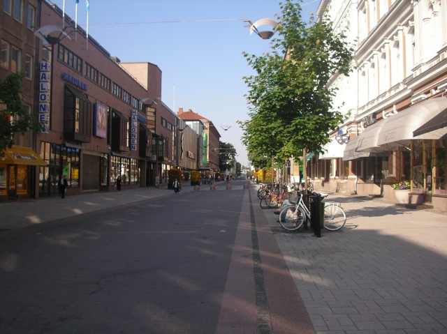 File:Pedestrianised street, Turku, Finland - Coppermine - 6716.jpeg