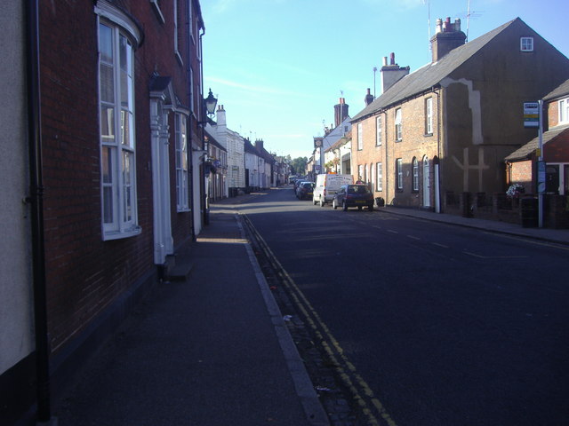 File:High Street Markyate - Geograph - 2620797.jpg