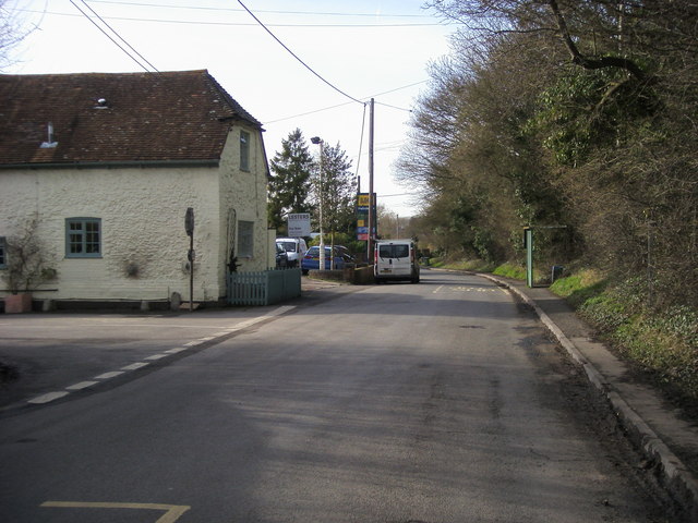 File:High Road, Brightwell cum Sotwell - Geograph - 2679903.jpg